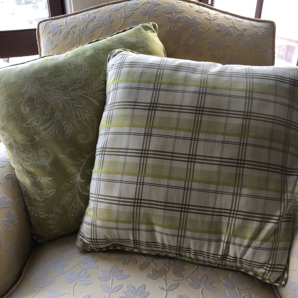 4 green/white coordinating throw pillows 2 designs - Picture 2 of 5